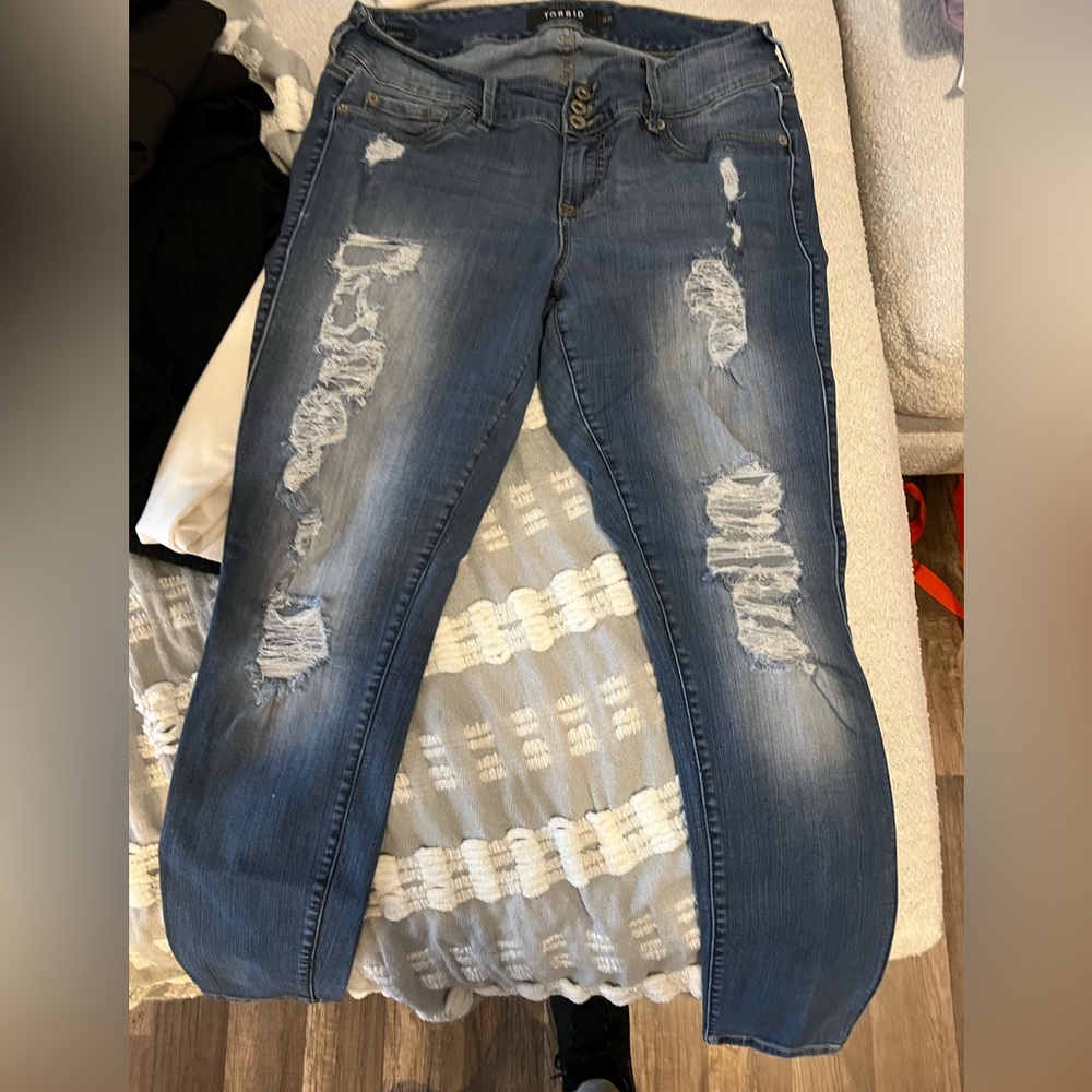 Torrid ripped skinny jeans